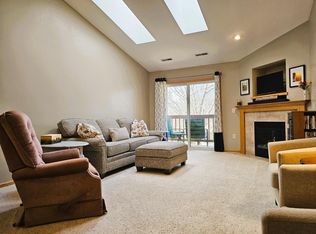 850 Evergreen Dr UNIT 8, Hartford, WI 53027