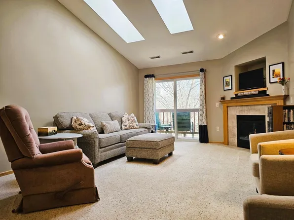 850 Evergreen DRIVE #8, Hartford, WI 53027