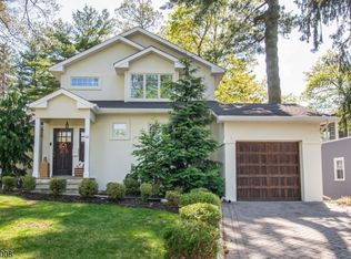 22 Overlook Rd, Caldwell, NJ 07006