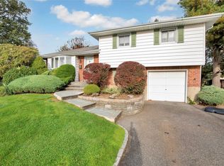 10 Roxbury Ave, Plainview, NY 11803