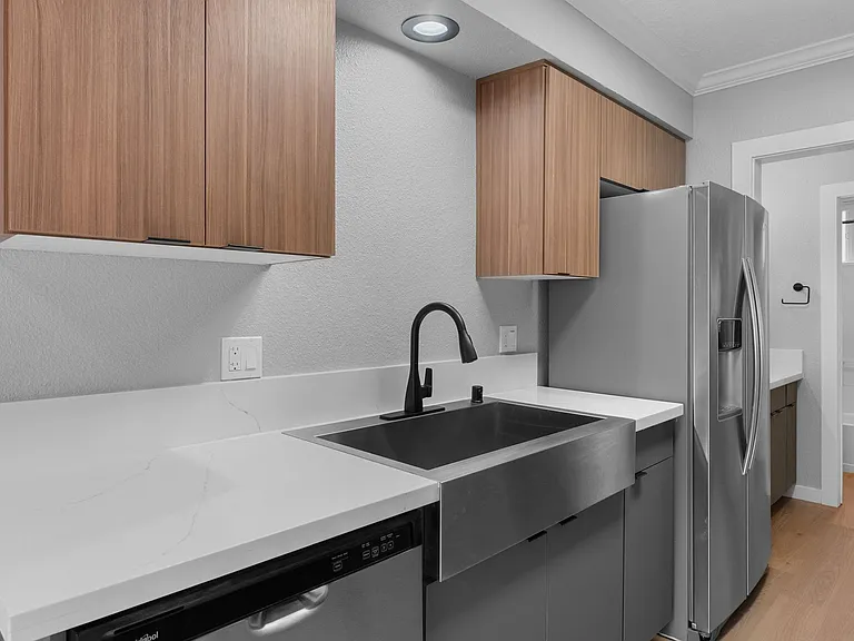 Four Seasons Apartments — Photo 18