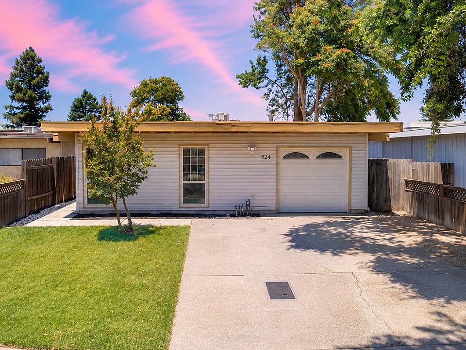 1st image of 924 Del Oro Place