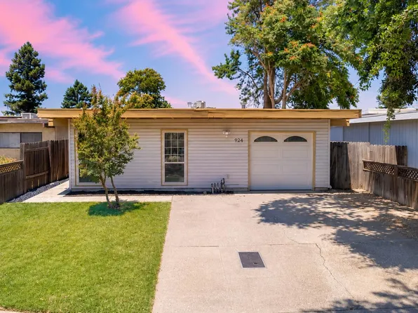 924 Del Oro Place, Woodland, CA 95695