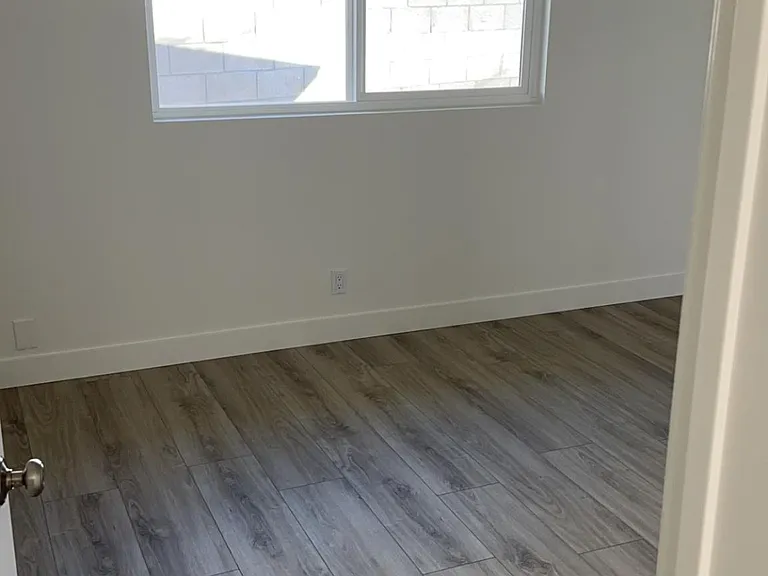 106 Brentwood Ave — Photo 5