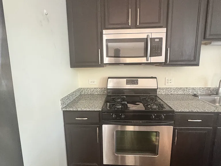 1033 E 46th St #403 — Photo 11