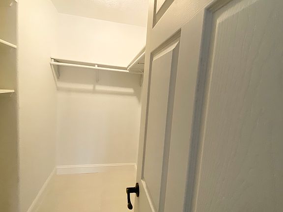 3rd image of 11156 Country Ln