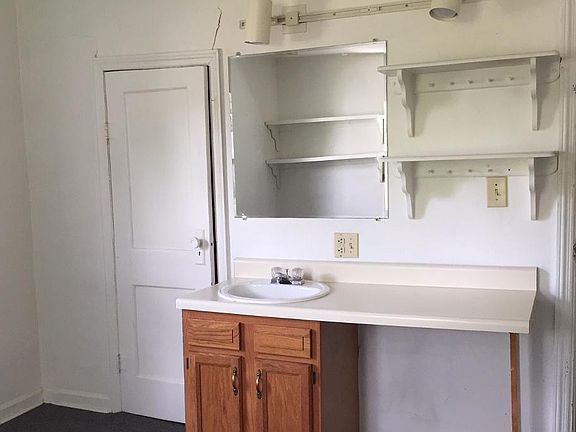 5th image of 2213 N Rosewood Ave