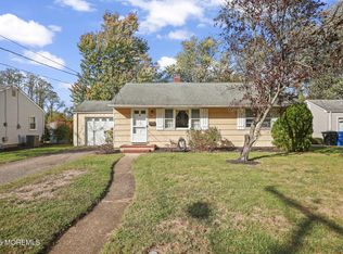 35 Crestview Dr, Middletown, NJ 07748