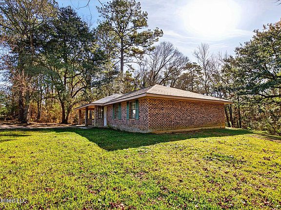 4th image of 43 Pine Hill Dr