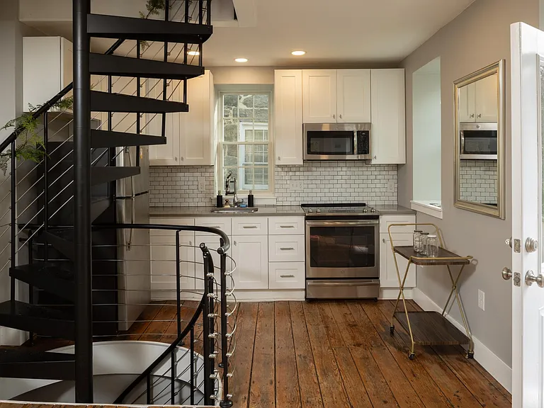 1202 Oella Ave — Photo 3