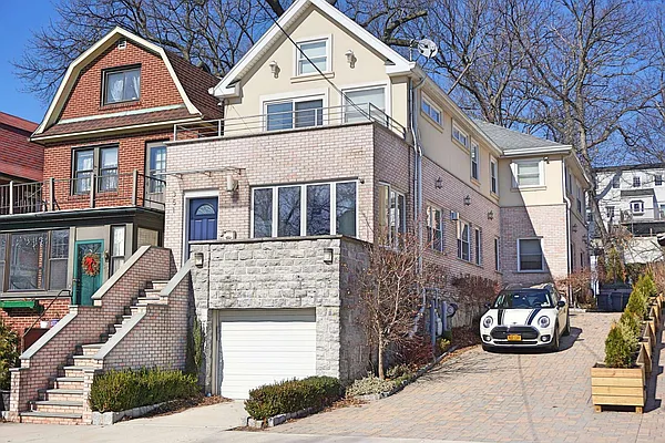 Sold by OOAKB&F INC | media 44