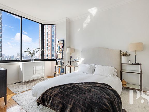 5th image of 200 E 65th St APT 22B