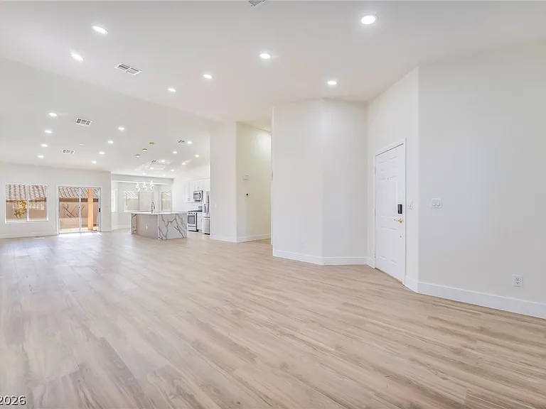 9205 Desert Village Ave — Photo 7