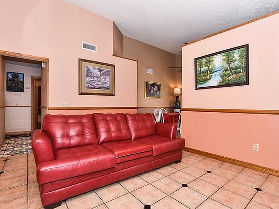 5th image of 11805 Oakwood Dr