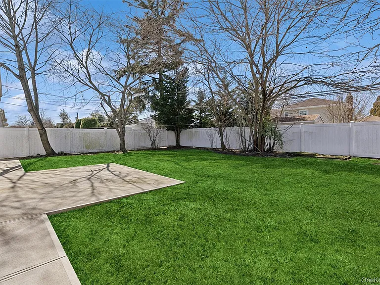 31 Evelyn Ln — Photo 25