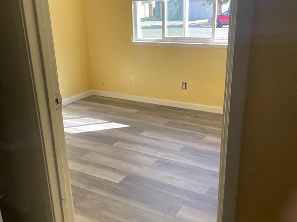 1933 Comstock Dr, Stockton, CA 95209