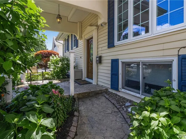 455 E Ln, Lewiston, NY 14092