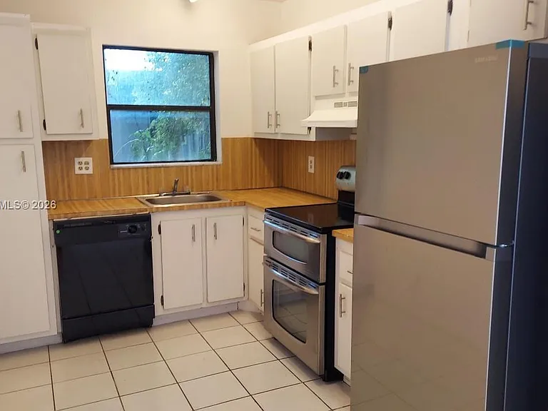 2240 Van Buren St #B1 — Photo 3
