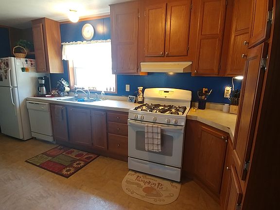 4th image of 2404 Garnet Ave