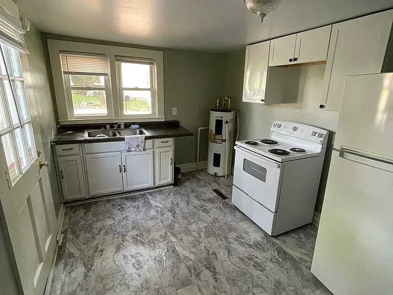 616 Flake St — Photo 2