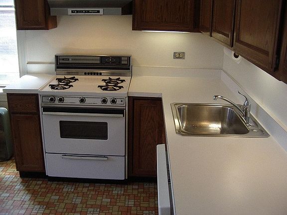 3rd image of 3539 N Greenview Ave #1