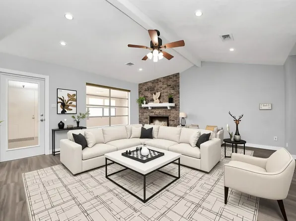 9915 Forest Hollow Dr, Baytown, TX 77521