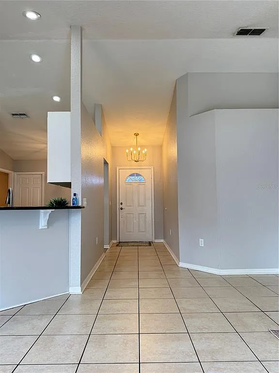 4 bed, 2.0 bath, 1758 sqft, $2,200 — Photo 2