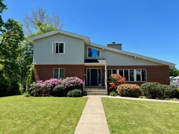 21 3rd Ave, Greenville, PA 16125