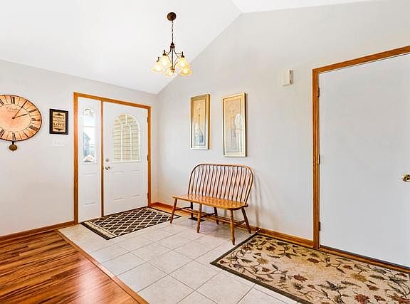 5th image of 303 Quail Hollow Dr