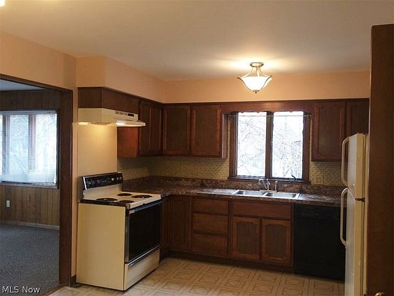 3rd image of 17910-17912 Chagrin Blvd
