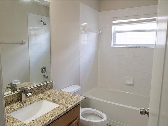 4th image of 18133 Leamington Ln