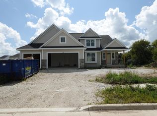 1301 Lynn CIRCLE, Oconomowoc, WI 53066