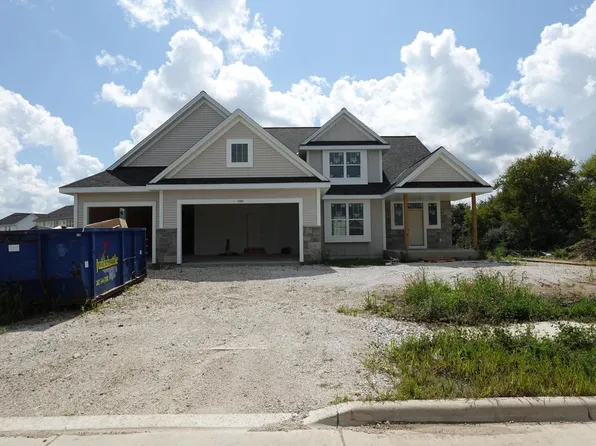 1301 Lynn CIRCLE, Oconomowoc, WI 53066
