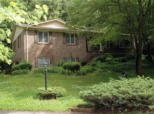 25 Legendary Rd, Hendersonville, NC 28739