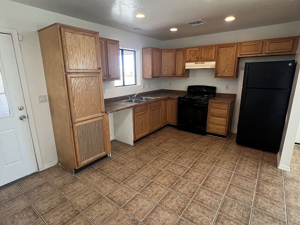 1st image of 1505 N Yavapai St APT 1