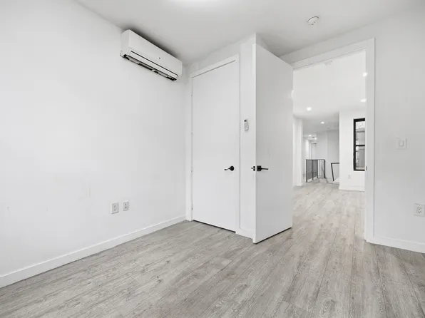 1821 Putnam Avenue image 6 of 15