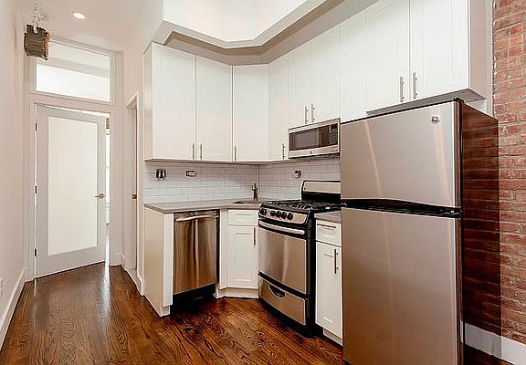 3rd image of 239 Mulberry St APT 3