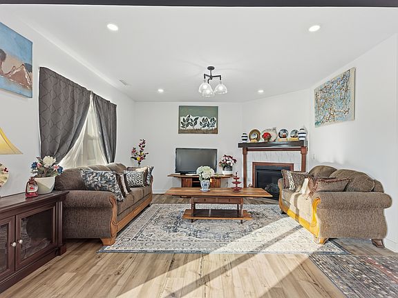 3rd image of 7658 Hillway Dr