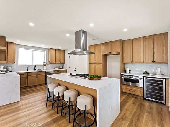 4th image of 2218 Lewis St