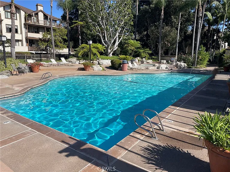 2563 Plaza Del Amo — Photo 26