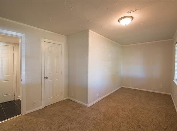 5th image of 2408 Laurel Ln