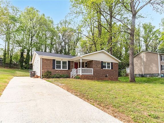 4th image of 1755 Camden Rd