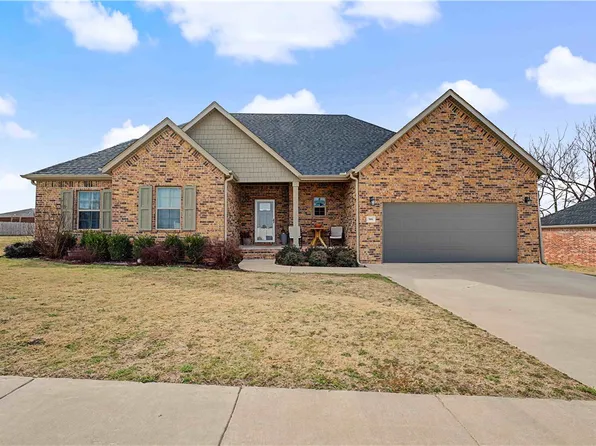 908 E Fallon St, Siloam Springs, AR 72761