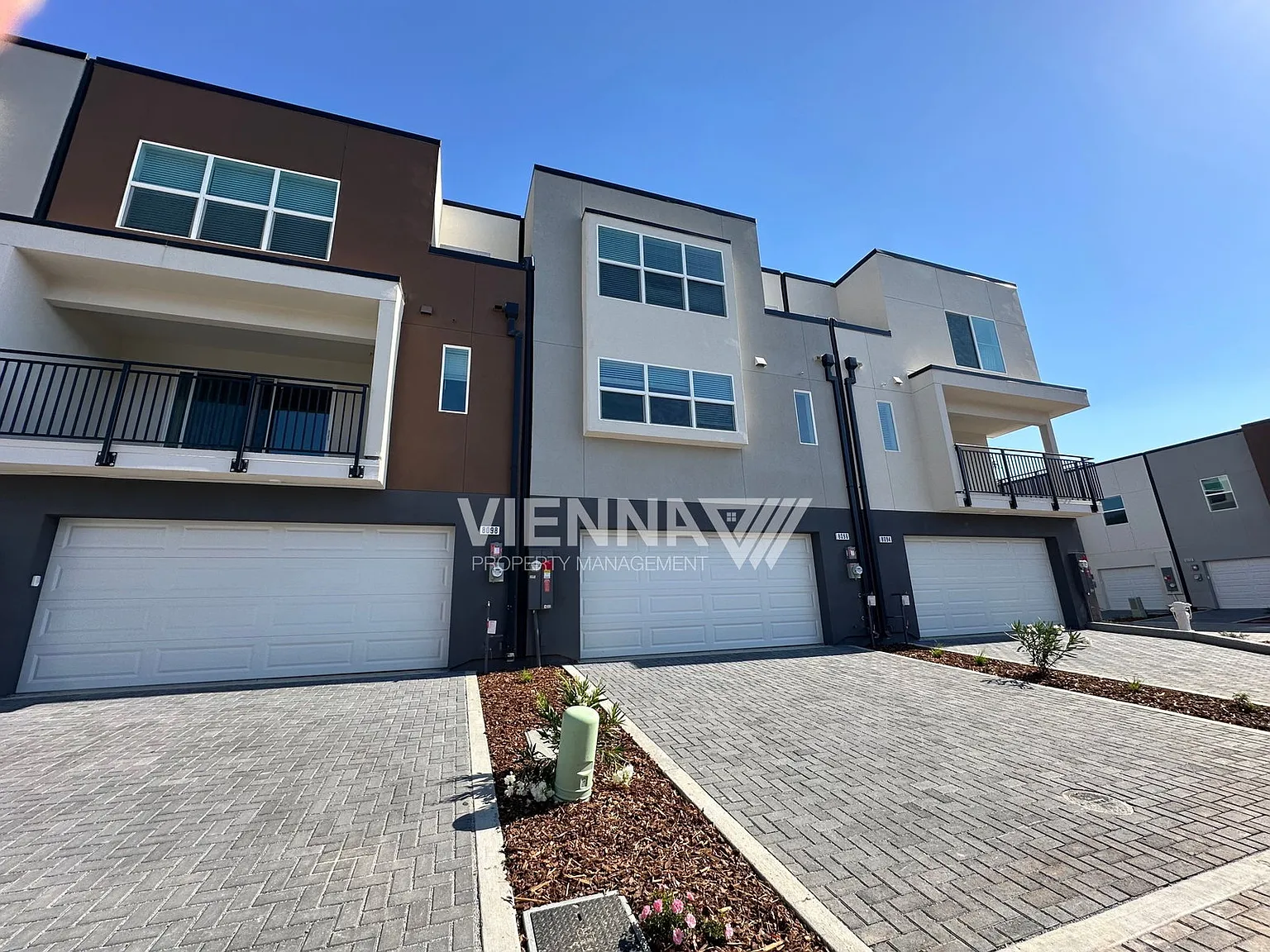 3 bed, 3.5 bath, 1956 sqft, $2,645 — Photo 1