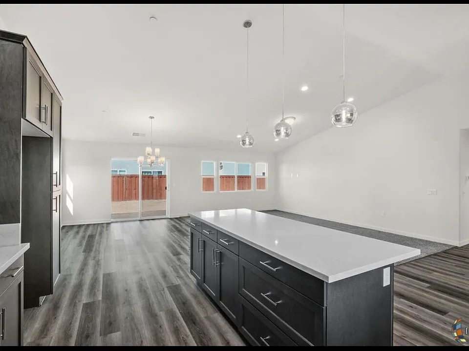 2389 Dale Ct