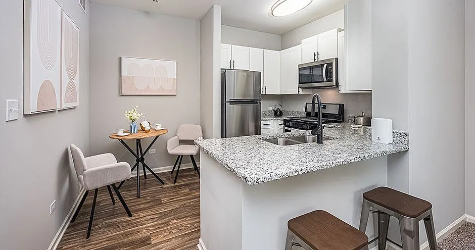 Woodlake Apartments — Photo 4