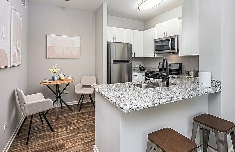 Woodlake Apartments — Photo 4