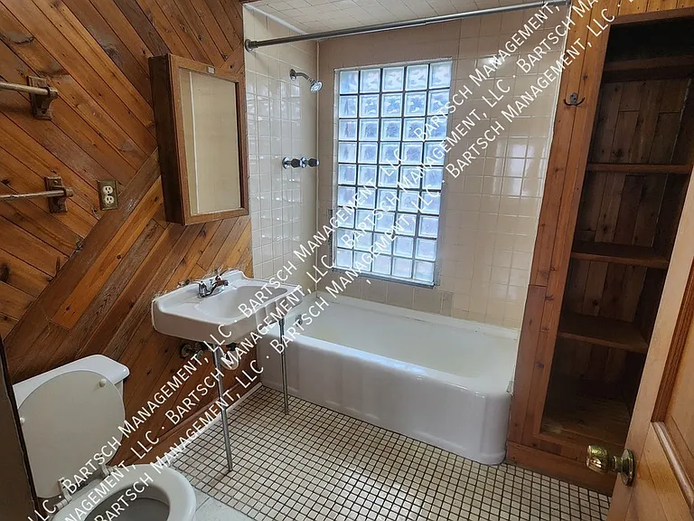 1660 N Arlington Pl #UR — Photo 11