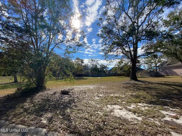 2027 Bayou Laporte Dr, Biloxi, MS 39531