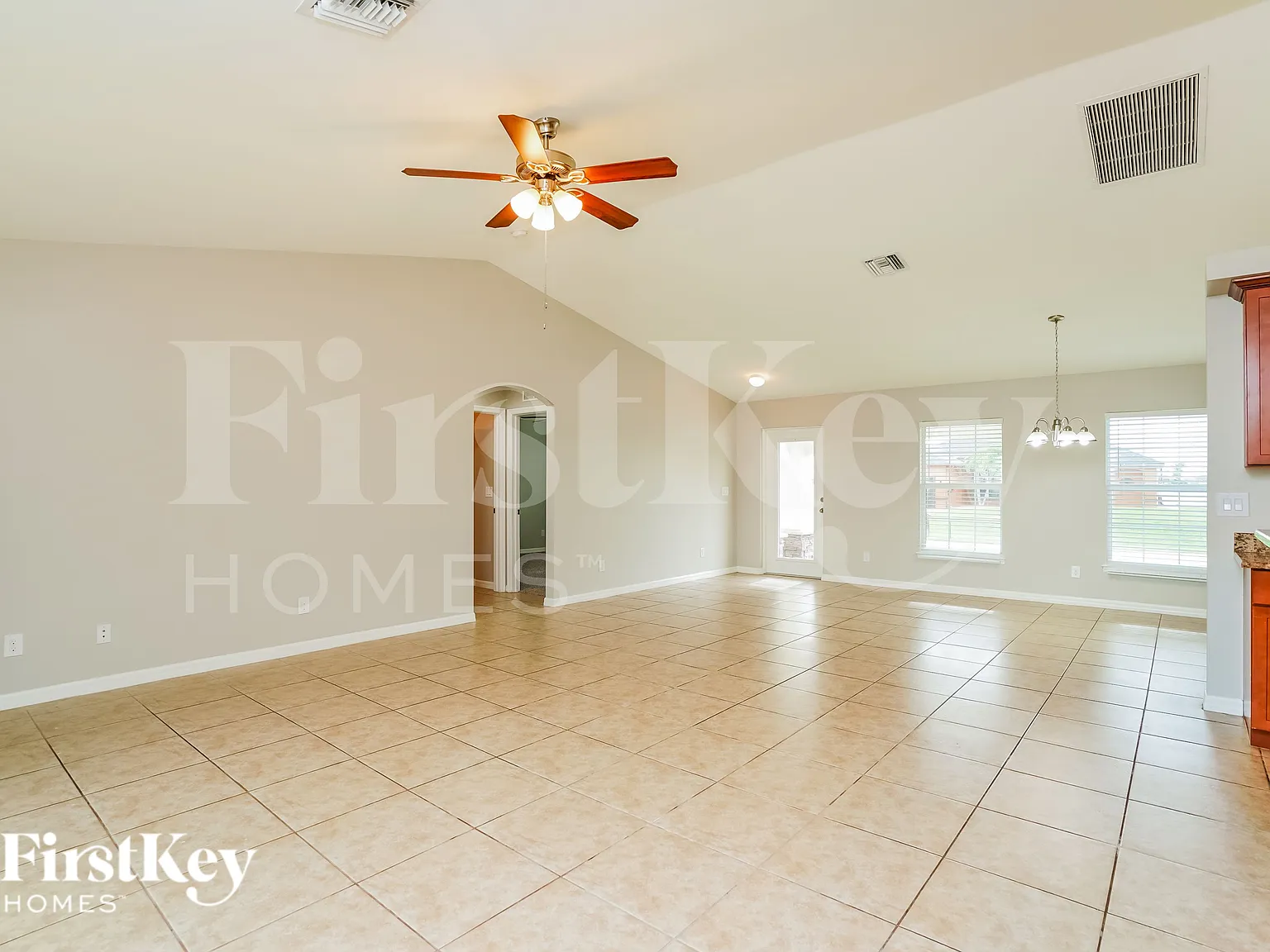 4 bed, 2.0 bath, 1828 sqft, $1,930 — Photo 3